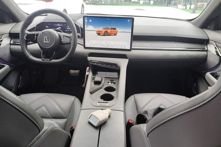 Used Zeekr 001 2023 WE Edition 86 kWh Center Console