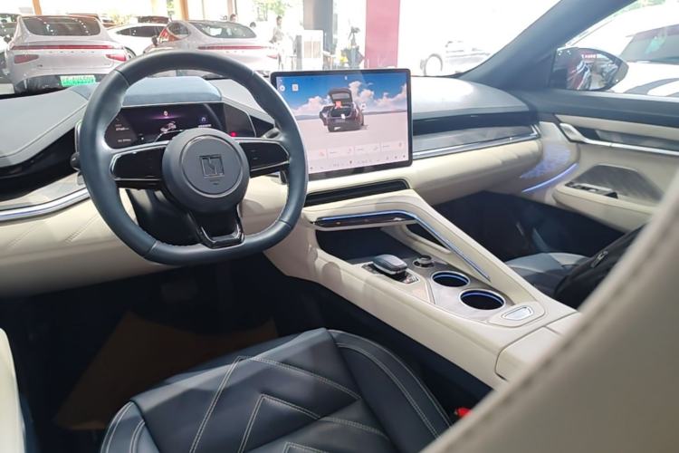 Used Zeekr 001 2023 WE Edition 100 kWh Center Console