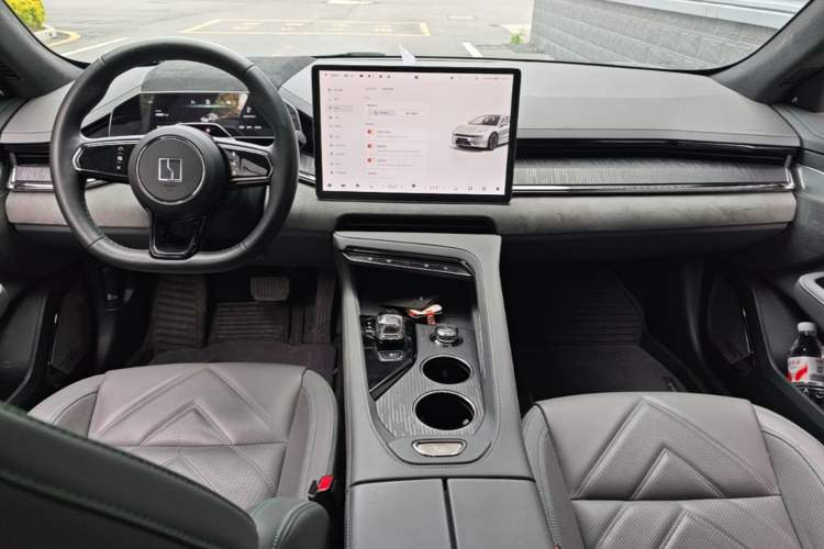 Used Zeekr 001 2023 WE Edition 100 kWh Center Console