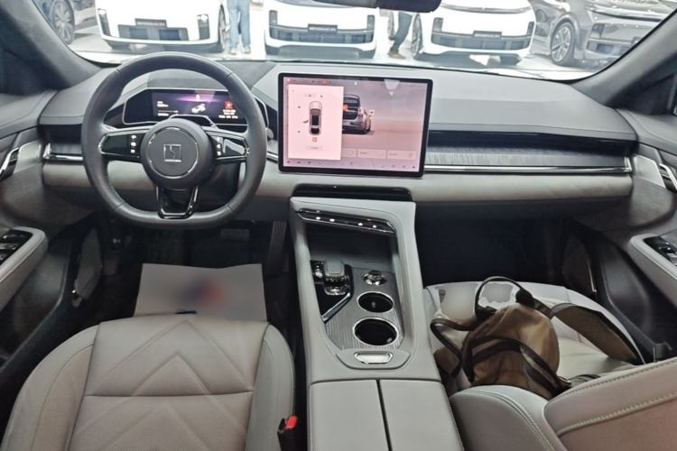 Used Zeekr 001 2023 WE Edition 100 kWh Center Console