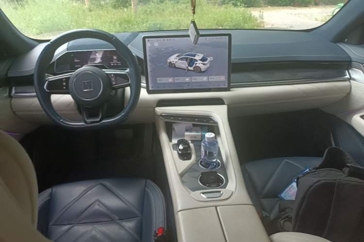 Used Zeekr 001 2023 WE Edition 86 kWh Center Console