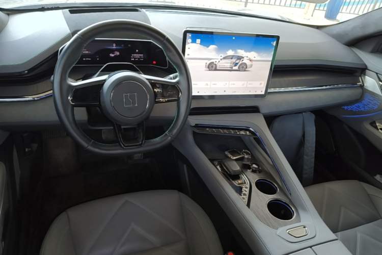 Used Zeekr 001 2023 WE Edition 100 kWh Center Console