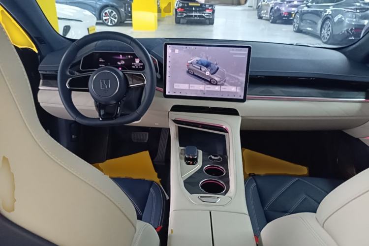 Used Zeekr 001 2023 WE Edition 86 kWh Center Console
