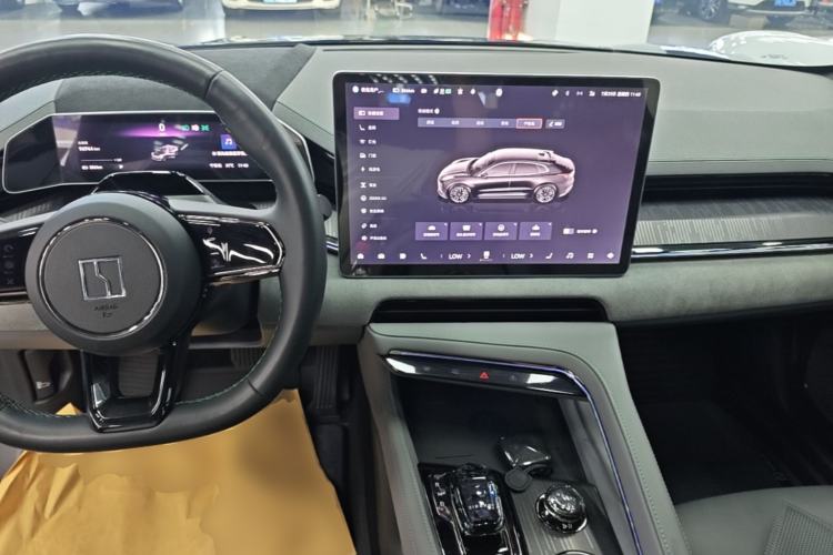 Used Zeekr 001 2023 WE Edition 100 kWh Center Console