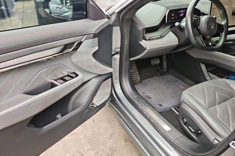 Used Zeekr 001 2023 WE Edition 100 kWh Driver Seat