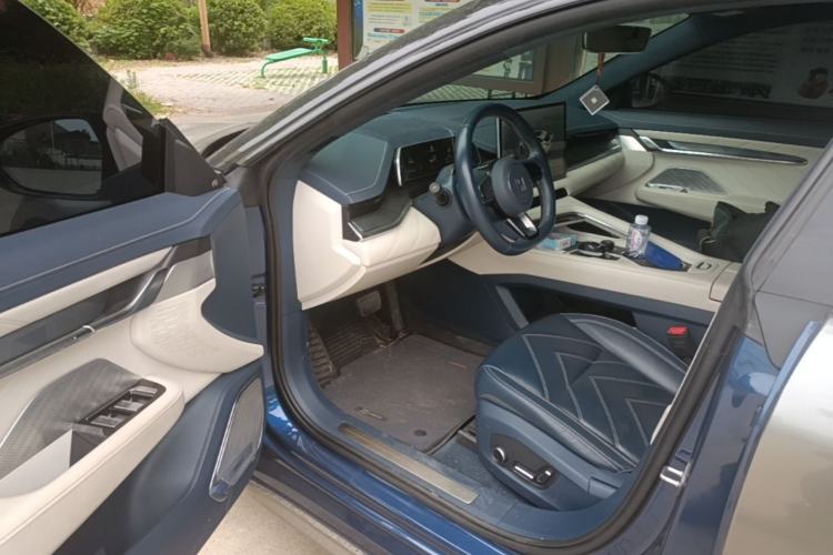 Used Zeekr 001 2023 WE Edition 86 kWh Driver Seat