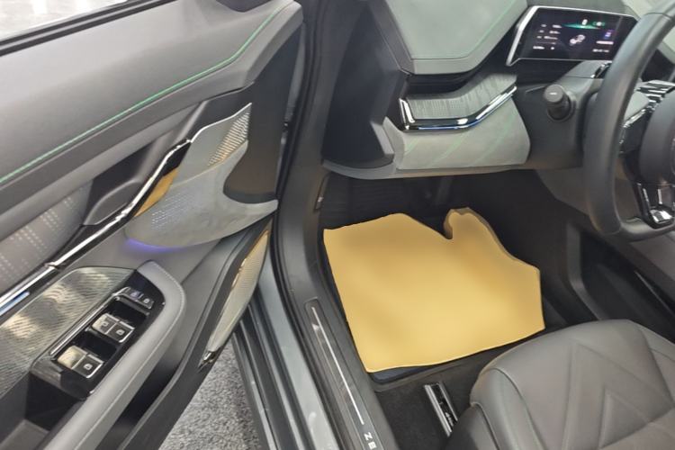 Used Zeekr 001 2023 WE Edition 100 kWh Driver Seat