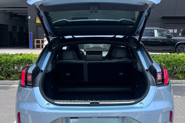 Used Zeekr 001 2023 WE Edition 86 kWh Exterior 9