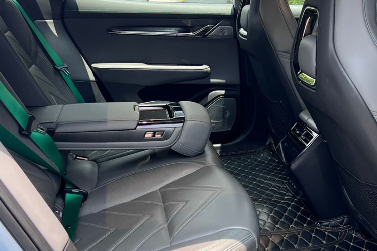 Used Zeekr 001 2023 WE Edition 86 kWh Interior 5