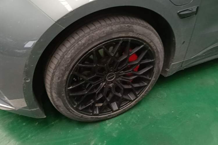 Used Zeekr 001 2023 WE Edition 86 kWh Left Front Wheel Hub