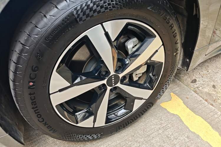 Used Zeekr 001 2023 WE Edition 100 kWh Left Front Wheel Hub