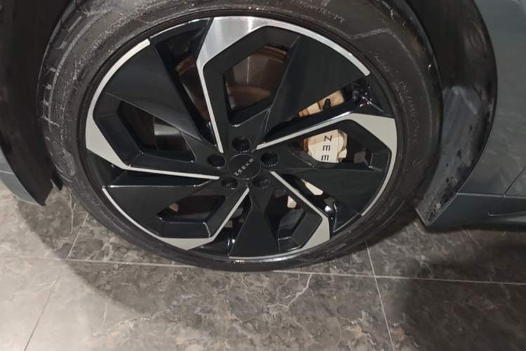 Used Zeekr 001 2023 WE Edition 100 kWh Left Front Wheel Hub