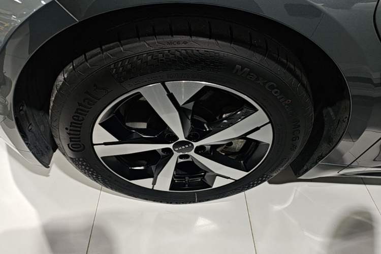 Used Zeekr 001 2023 WE Edition 100 kWh Left Front Wheel Hub