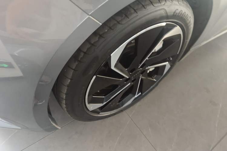 Used Zeekr 001 2023 ME Edition 100 kWh Left Front Wheel Hub