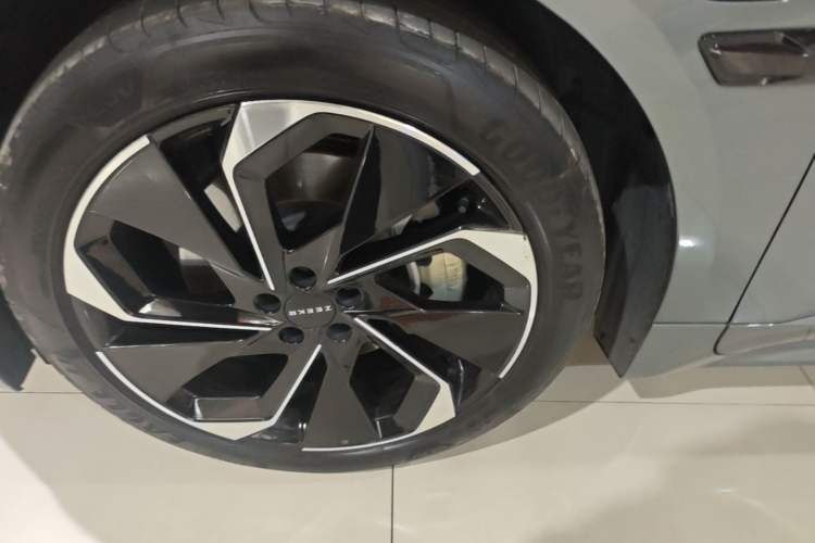 Used Zeekr 001 2023 WE Edition 100 kWh Left Front Wheel Hub