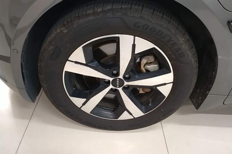 Used Zeekr 001 2023 WE Edition 100 kWh Left Front Wheel Hub