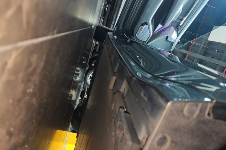 Used Zeekr 001 2023 WE Edition 100 kWh Left Side Sill