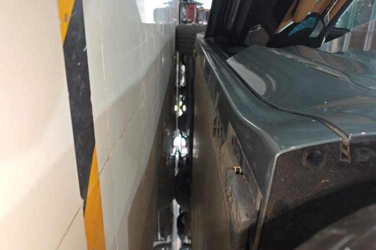 Used Zeekr 001 2023 WE Edition 100 kWh Left Side Sill
