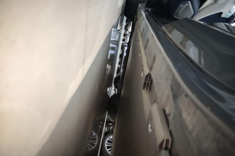 Used Zeekr 001 2023 WE Edition 100 kWh Left Side Sill