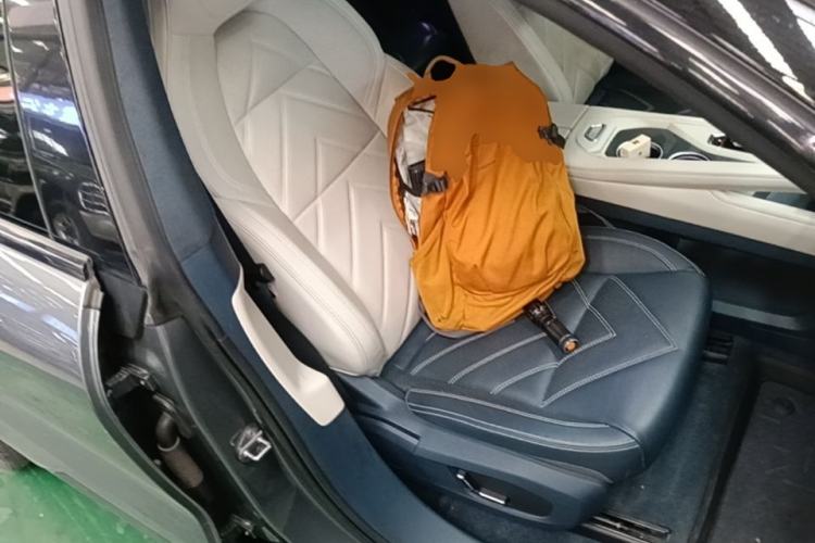 Used Zeekr 001 2023 WE Edition 86 kWh Right Front Seat