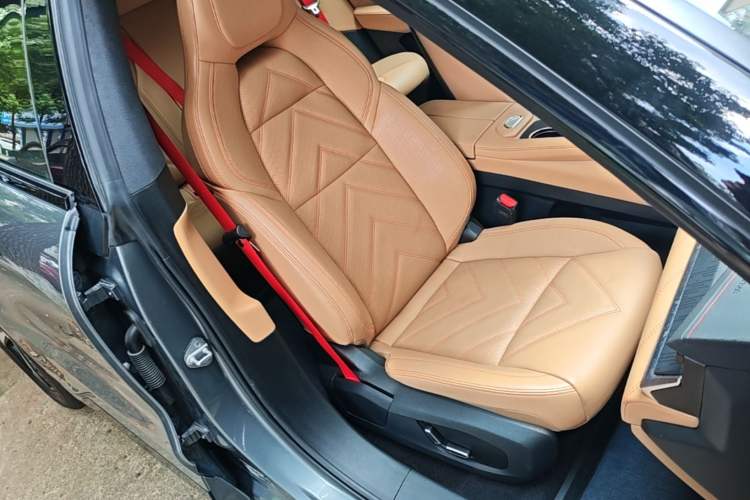 Used Zeekr 001 2023 WE Edition 100 kWh Right Front Seat