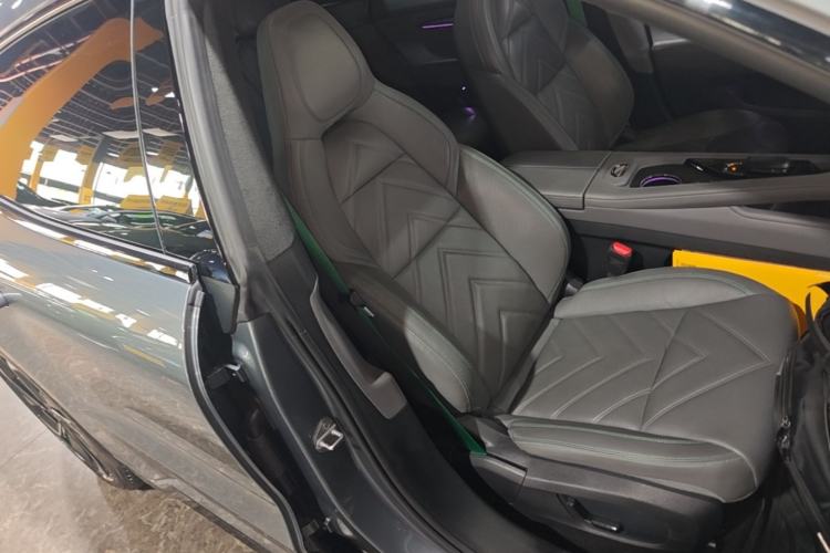 Used Zeekr 001 2023 WE Edition 100 kWh Right Front Seat