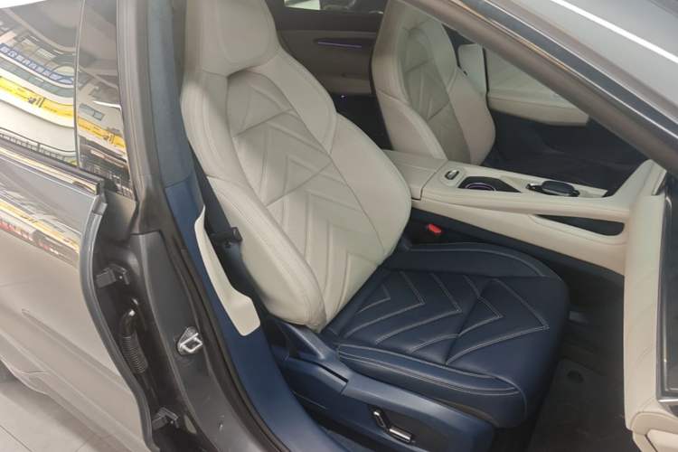 Used Zeekr 001 2023 ME Edition 100 kWh Right Front Seat