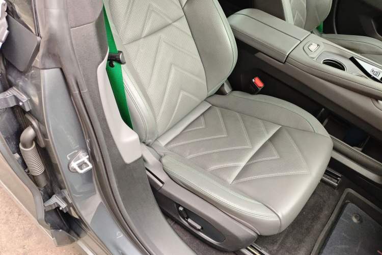 Used Zeekr 001 2023 WE Edition 100 kWh Right Front Seat