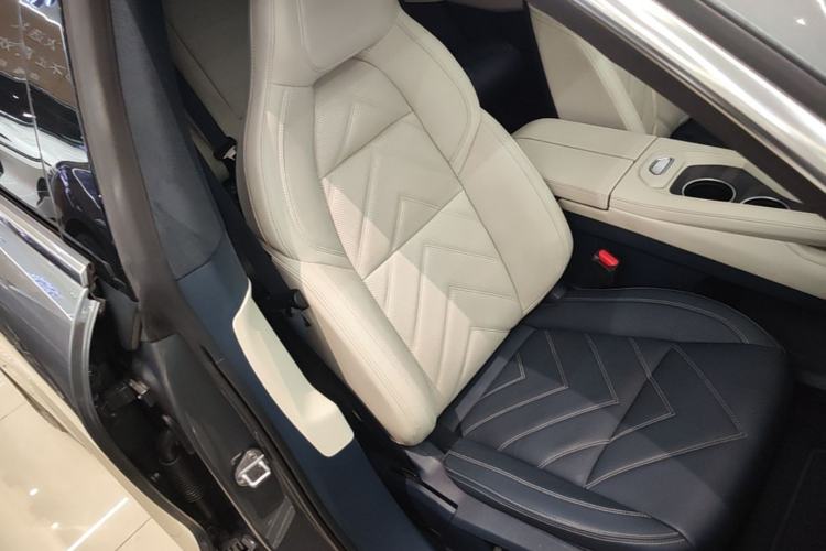 Used Zeekr 001 2023 WE Edition 100 kWh Right Front Seat
