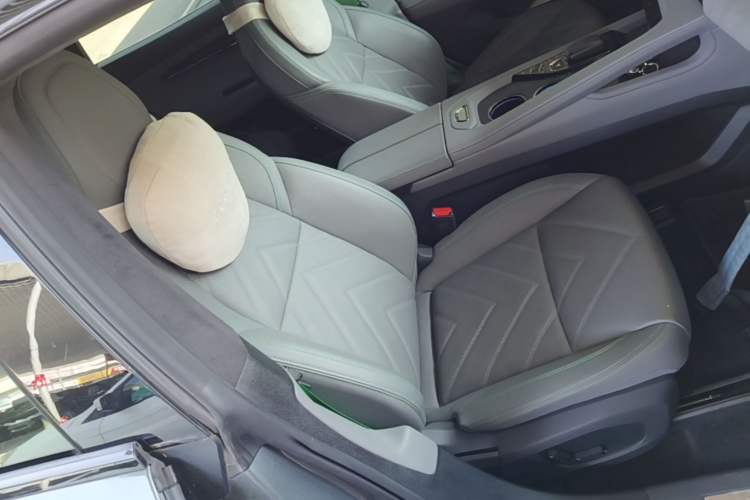 Used Zeekr 001 2023 WE Edition 100 kWh Right Front Seat