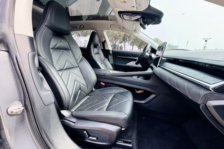Used Zeekr 001 2023 WE Edition 100 kWh Right Front Seat
