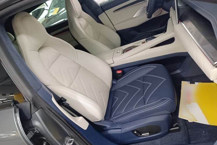 Used Zeekr 001 2023 WE Edition 86 kWh Right Front Seat