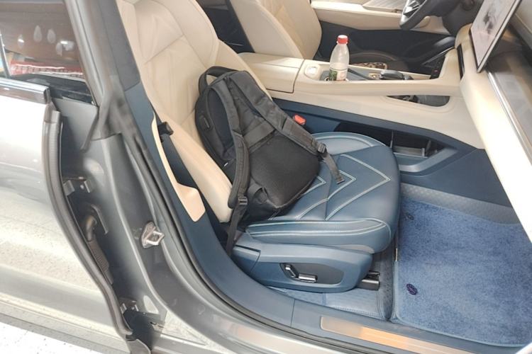 Used Zeekr 001 2023 WE Edition 100 kWh Right Front Seat
