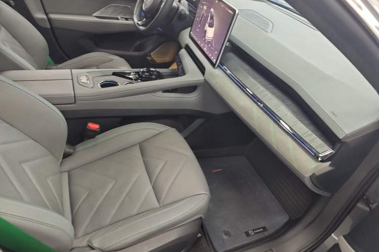 Used Zeekr 001 2023 WE Edition 100 kWh Right Front Seat