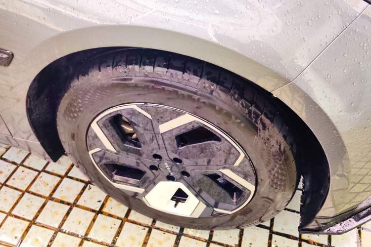 Used Zeekr 001 2023 WE Edition 100 kWh Right Front Wheel Hub