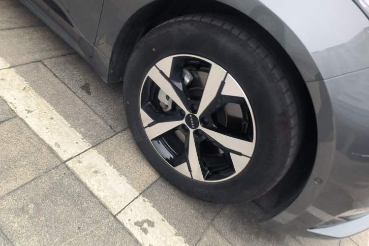 Used Zeekr 001 2023 WE Edition 100 kWh Right Front Wheel Hub