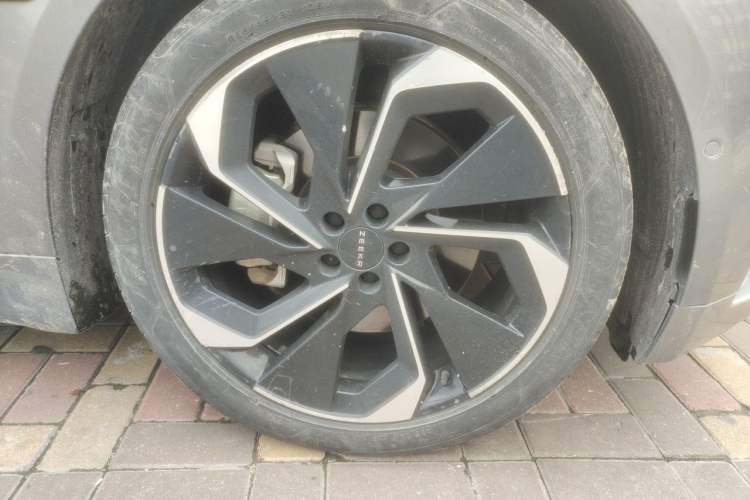 Used Zeekr 001 2023 WE Edition 100 kWh Right Front Wheel Hub