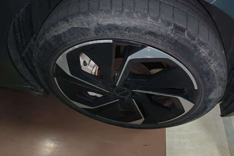 Used Zeekr 001 2023 ME Edition 100 kWh Right Front Wheel Hub