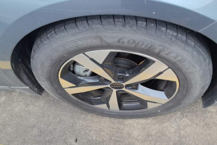 Used Zeekr 001 2023 WE Edition 100 kWh Right Front Wheel Hub