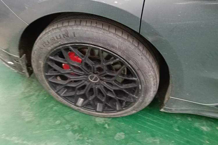 Used Zeekr 001 2023 WE Edition 86 kWh Right Rear Wheel Hub