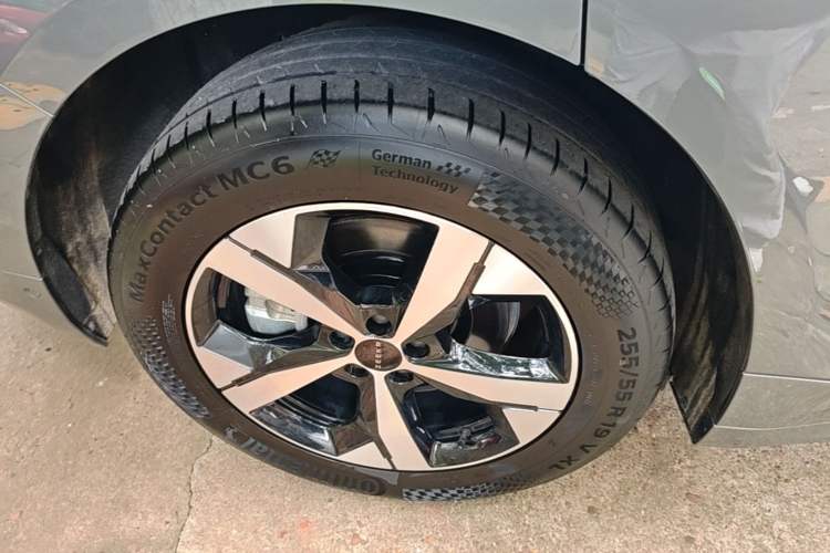 Used Zeekr 001 2023 WE Edition 100 kWh Right Rear Wheel Hub