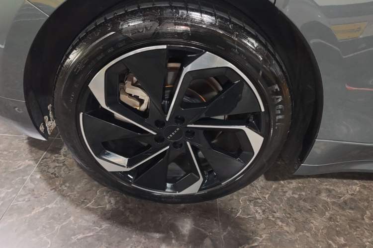 Used Zeekr 001 2023 WE Edition 100 kWh Right Rear Wheel Hub