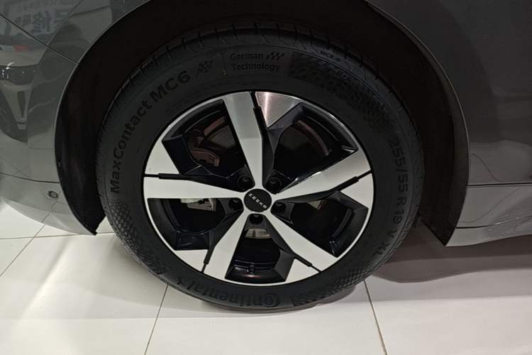 Used Zeekr 001 2023 WE Edition 100 kWh Right Rear Wheel Hub