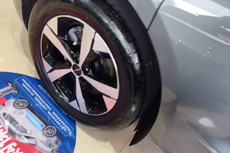 Used Zeekr 001 2023 WE Edition 100 kWh Right Rear Wheel Hub