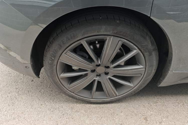 Used Zeekr 001 2023 WE Edition 100 kWh Right Rear Wheel Hub