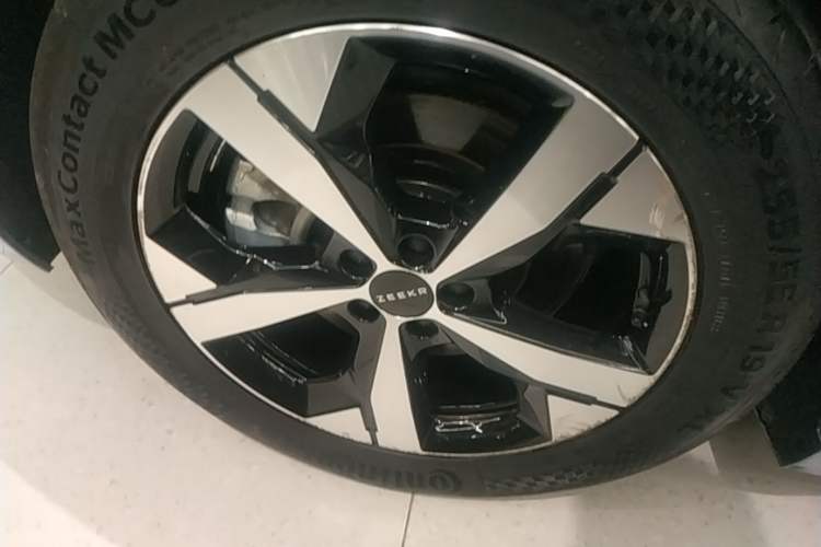 Used Zeekr 001 2023 WE Edition 86 kWh Right Rear Wheel Hub