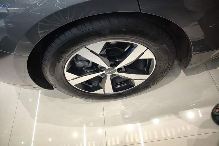 Used Zeekr 001 2023 WE Edition 100 kWh Right Rear Wheel Hub