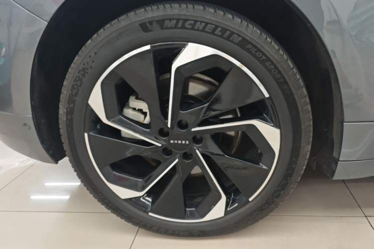 Used Zeekr 001 2023 ME Edition 100 kWh Right Rear Wheel Hub