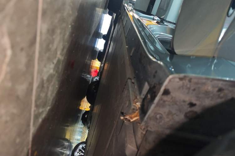Used Zeekr 001 2023 WE Edition 100 kWh Right Side Sill