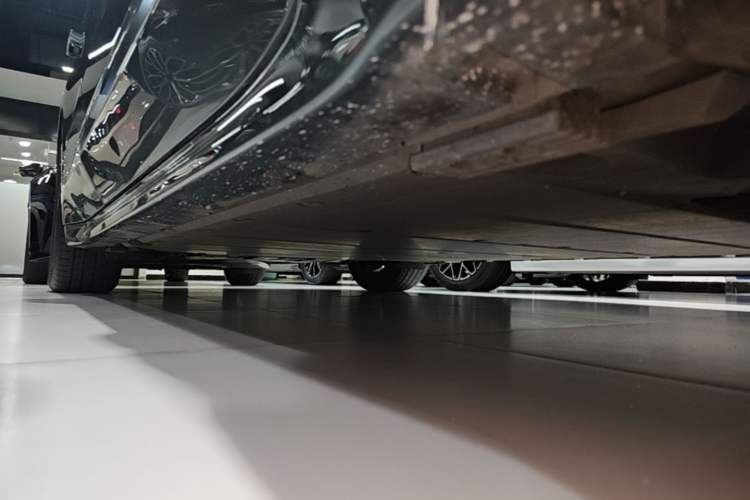 Used Zeekr 001 2023 WE Edition 100 kWh Right Side Sill